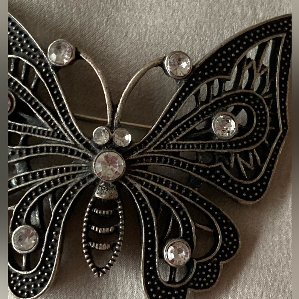 Metal Butterfly Brooch with sparkle stones - Picture 3 of 6